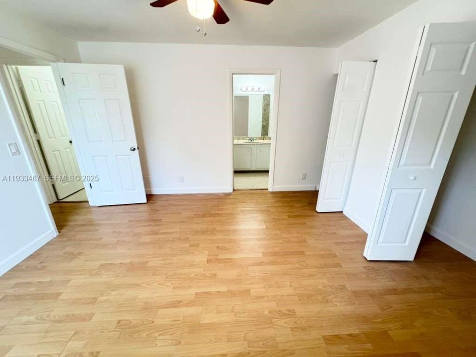 For Rent: $1,800 (2 beds, 1 baths, 864 Square Feet)