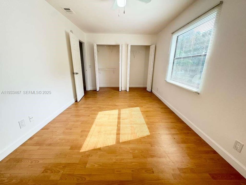 For Rent: $1,800 (2 beds, 1 baths, 864 Square Feet)