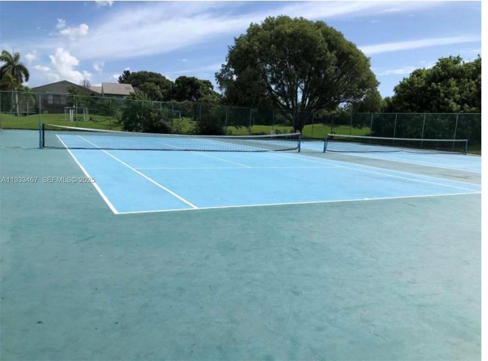 For Rent: $1,800 (2 beds, 1 baths, 864 Square Feet)