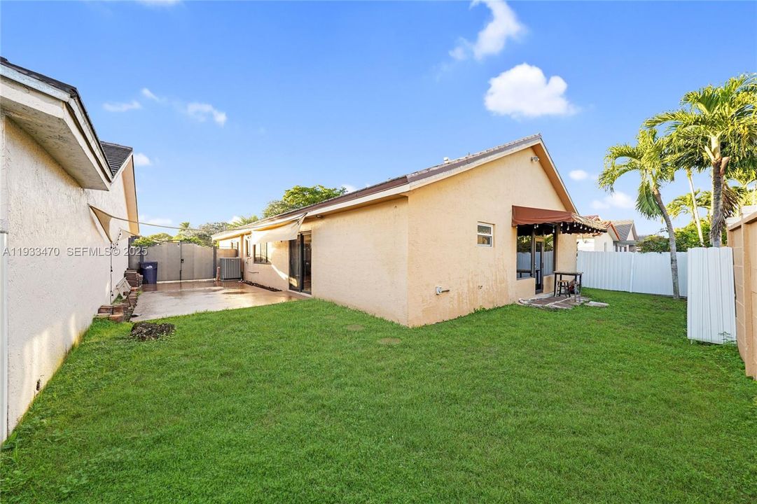 En Venta: $700,000 (3 camas, 2 baños, 1868 Pies cuadrados)