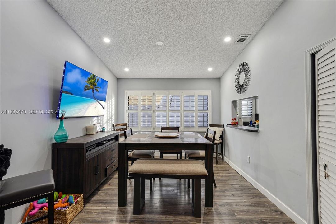 En Venta: $700,000 (3 camas, 2 baños, 1868 Pies cuadrados)