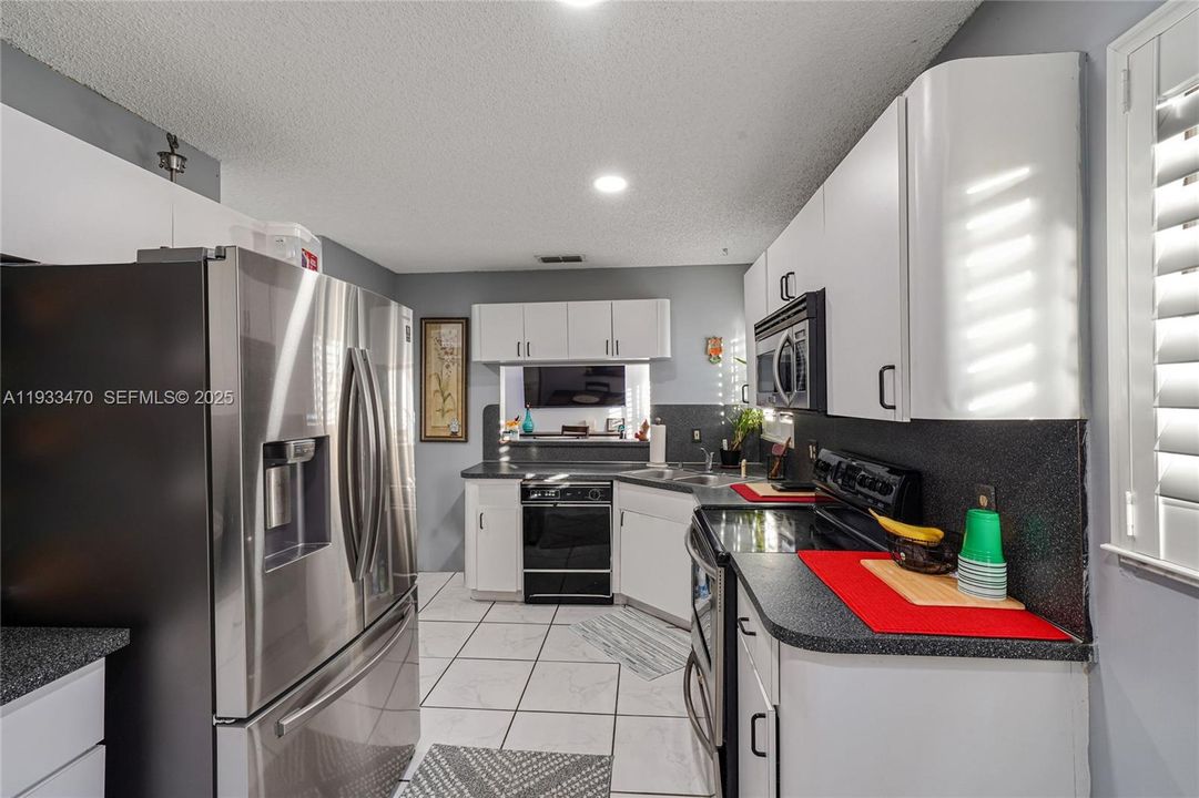 En Venta: $700,000 (3 camas, 2 baños, 1868 Pies cuadrados)