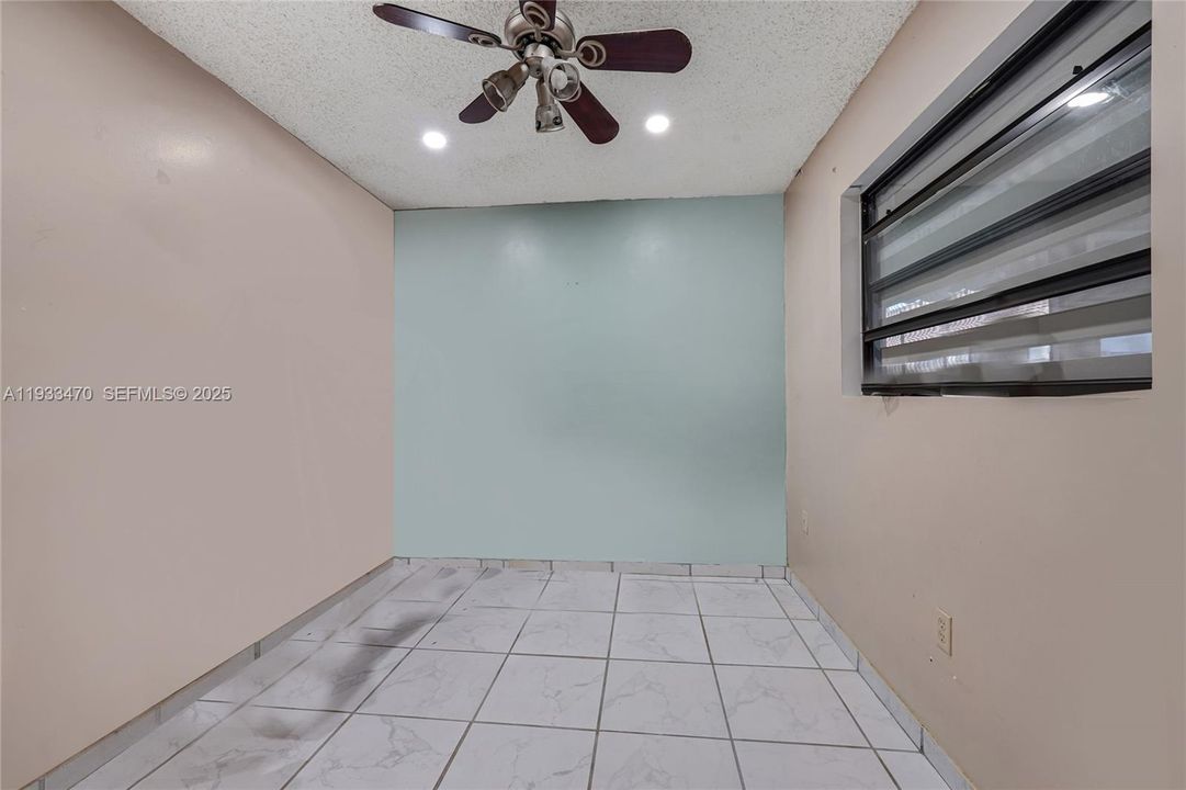 En Venta: $700,000 (3 camas, 2 baños, 1868 Pies cuadrados)