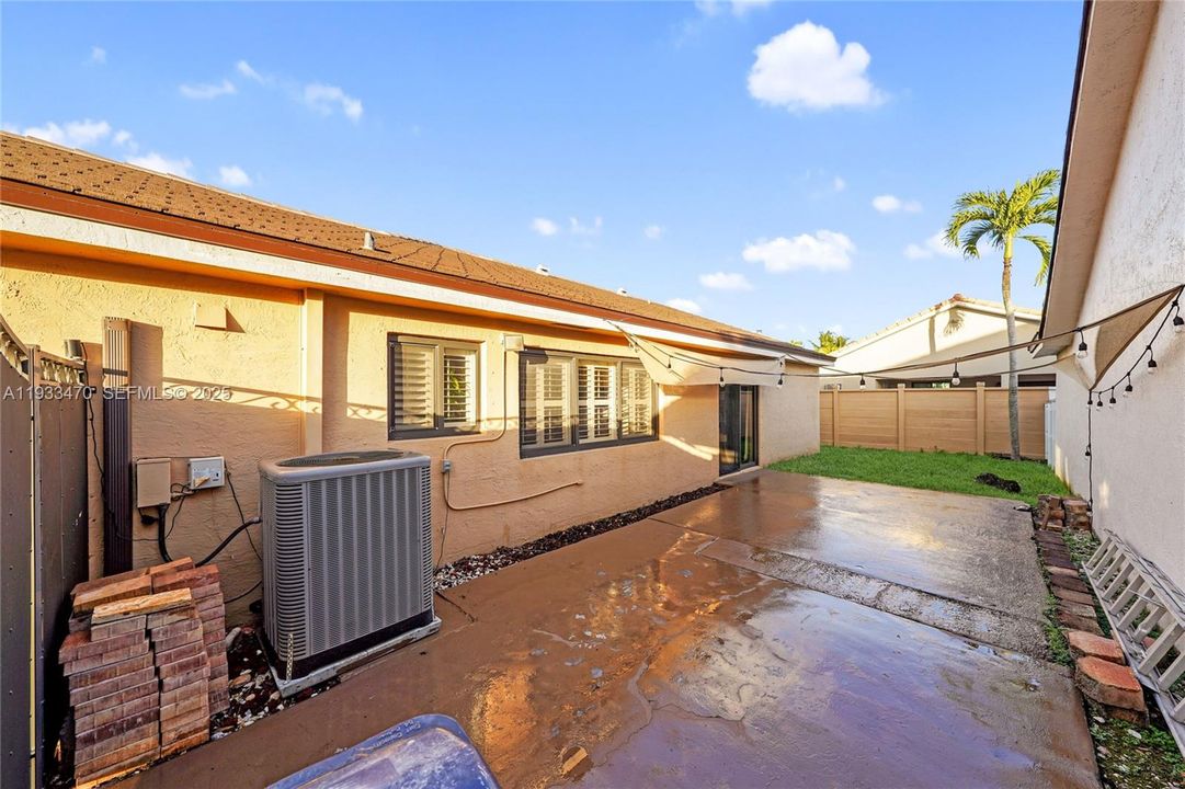 En Venta: $700,000 (3 camas, 2 baños, 1868 Pies cuadrados)