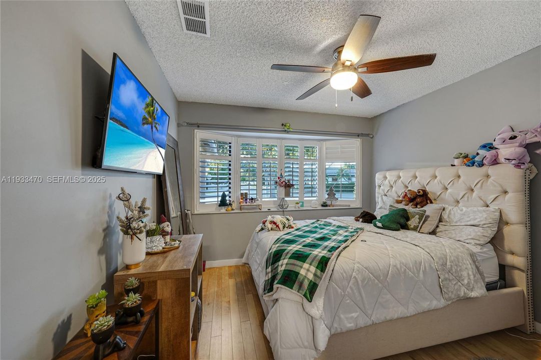 En Venta: $700,000 (3 camas, 2 baños, 1868 Pies cuadrados)