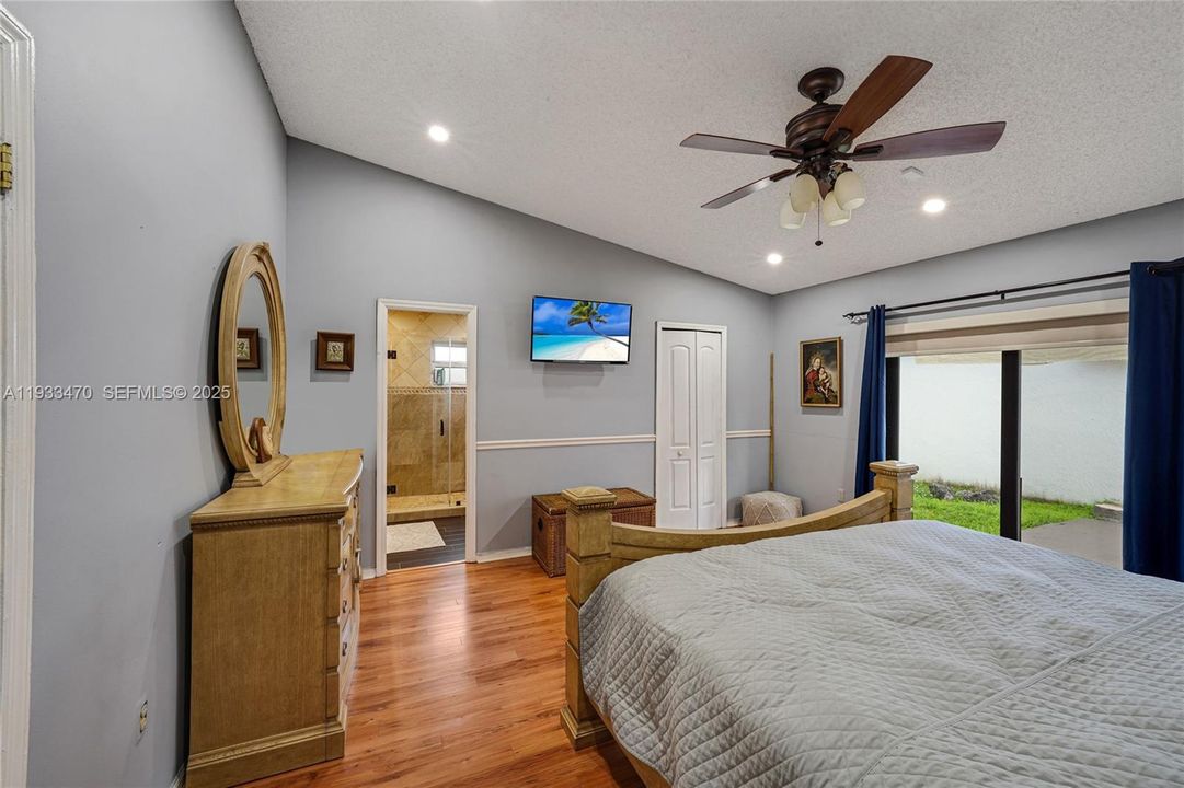 En Venta: $700,000 (3 camas, 2 baños, 1868 Pies cuadrados)