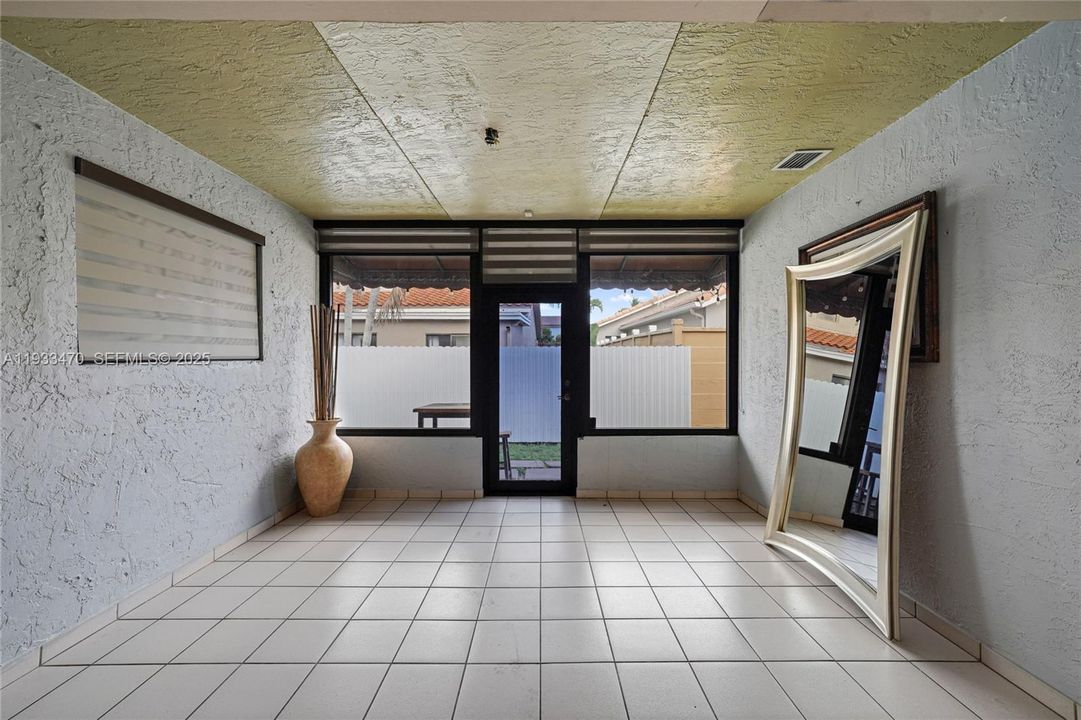 En Venta: $700,000 (3 camas, 2 baños, 1868 Pies cuadrados)