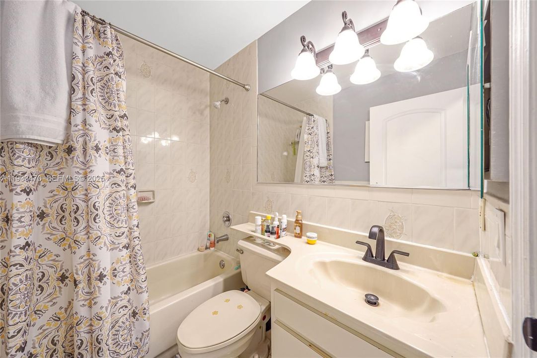 En Venta: $700,000 (3 camas, 2 baños, 1868 Pies cuadrados)