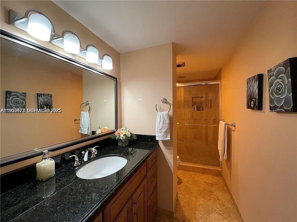 For Sale: $205,000 (2 beds, 2 baths, 1132 Square Feet)