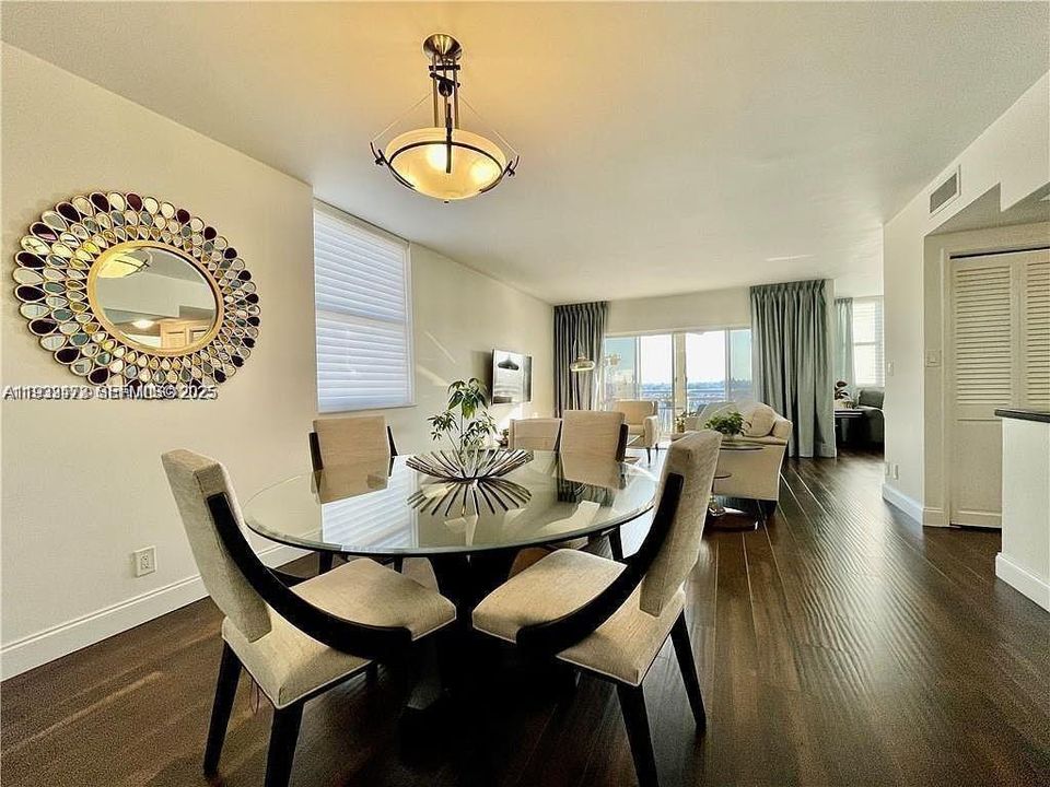 For Sale: $205,000 (2 beds, 2 baths, 1132 Square Feet)