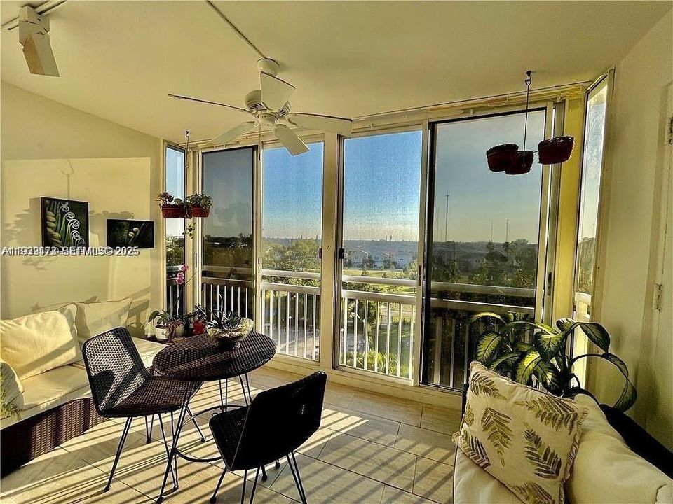 For Sale: $205,000 (2 beds, 2 baths, 1132 Square Feet)