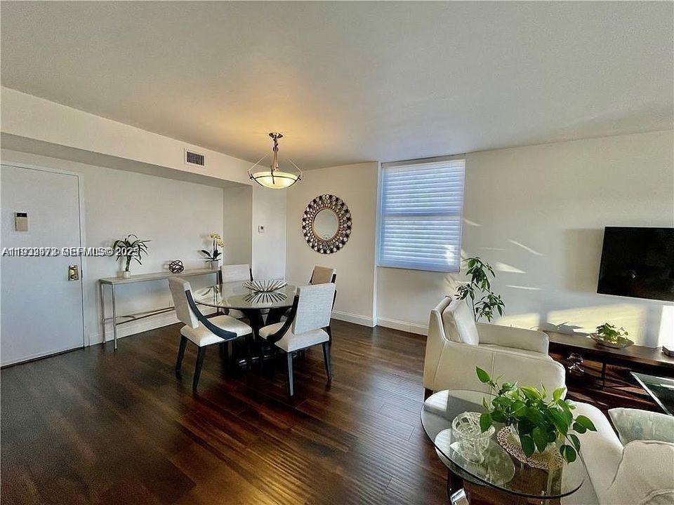 For Sale: $205,000 (2 beds, 2 baths, 1132 Square Feet)