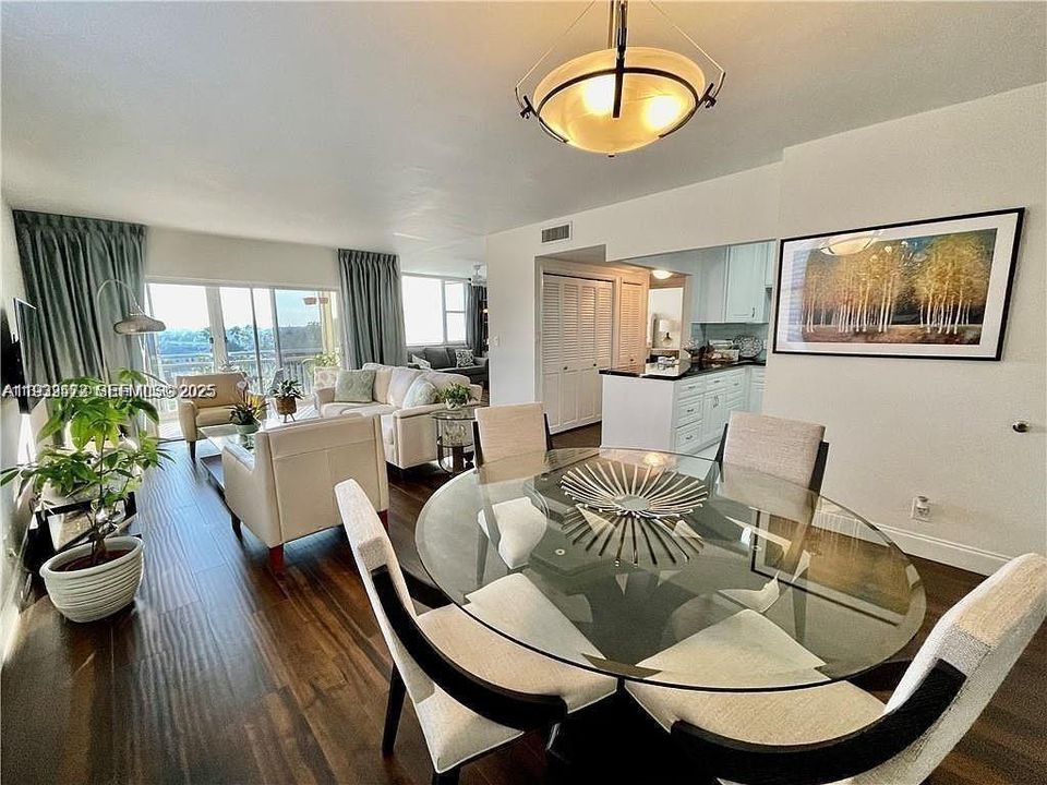 For Sale: $205,000 (2 beds, 2 baths, 1132 Square Feet)