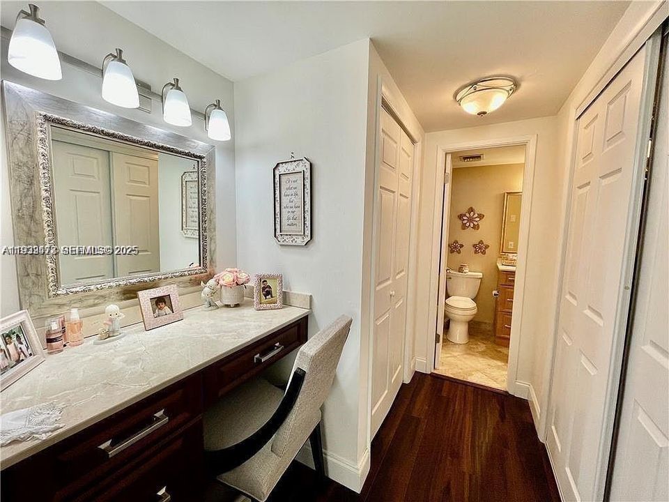 For Sale: $205,000 (2 beds, 2 baths, 1132 Square Feet)