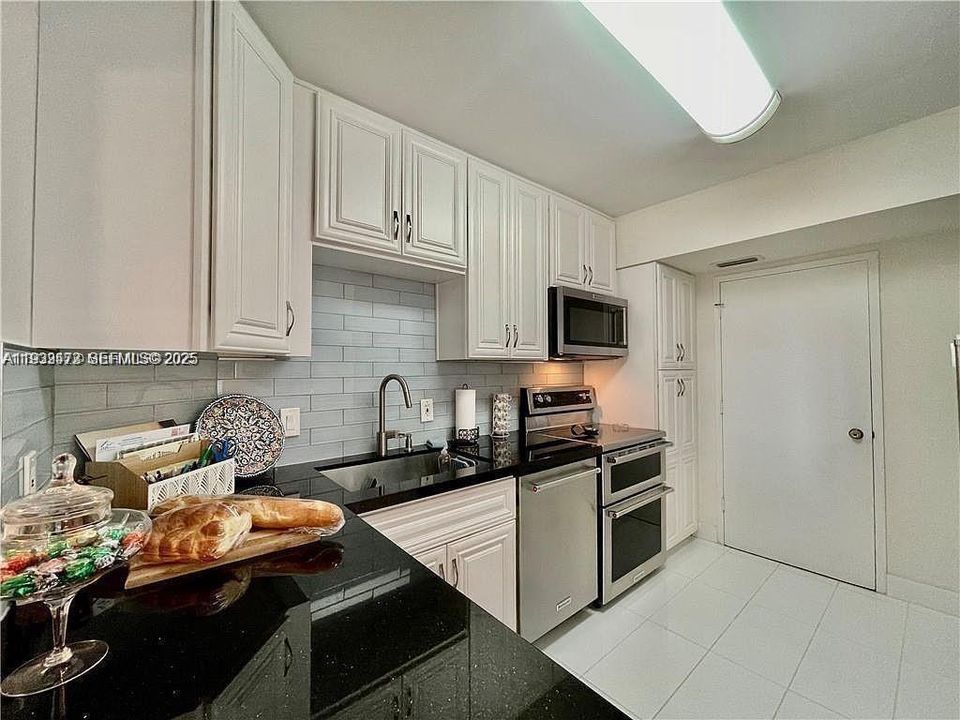 For Sale: $205,000 (2 beds, 2 baths, 1132 Square Feet)