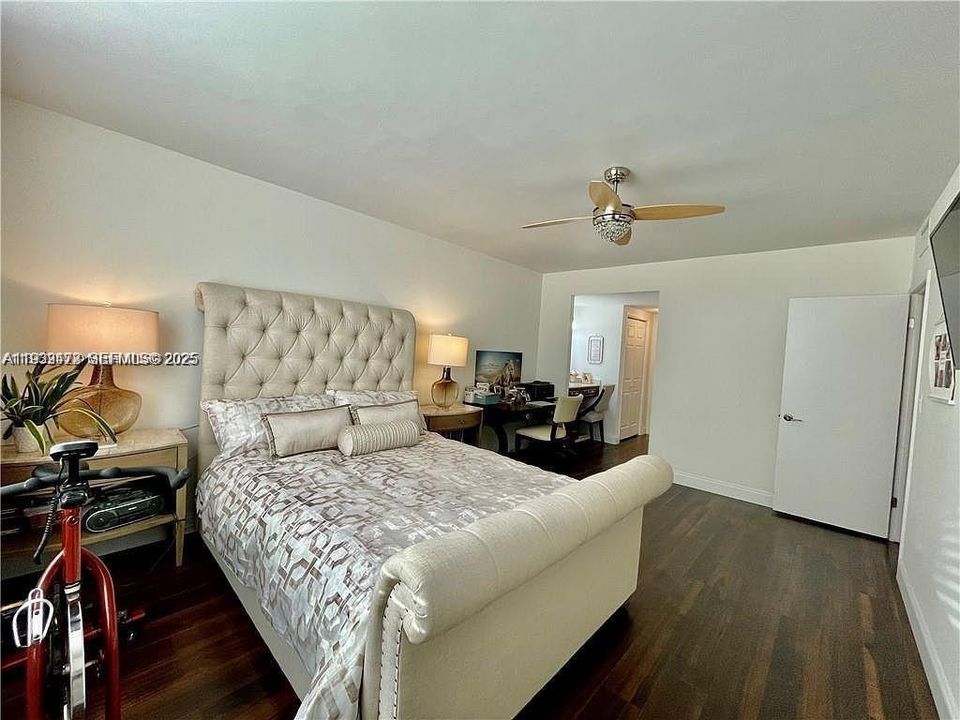 For Sale: $205,000 (2 beds, 2 baths, 1132 Square Feet)