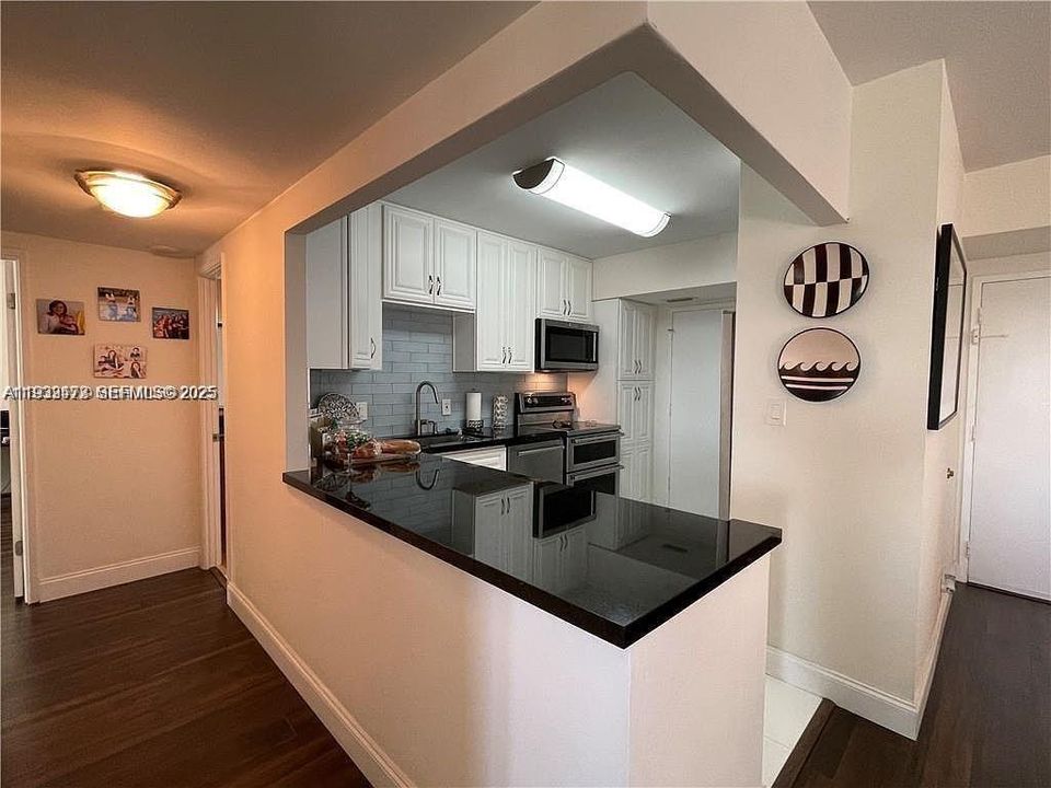 For Sale: $205,000 (2 beds, 2 baths, 1132 Square Feet)