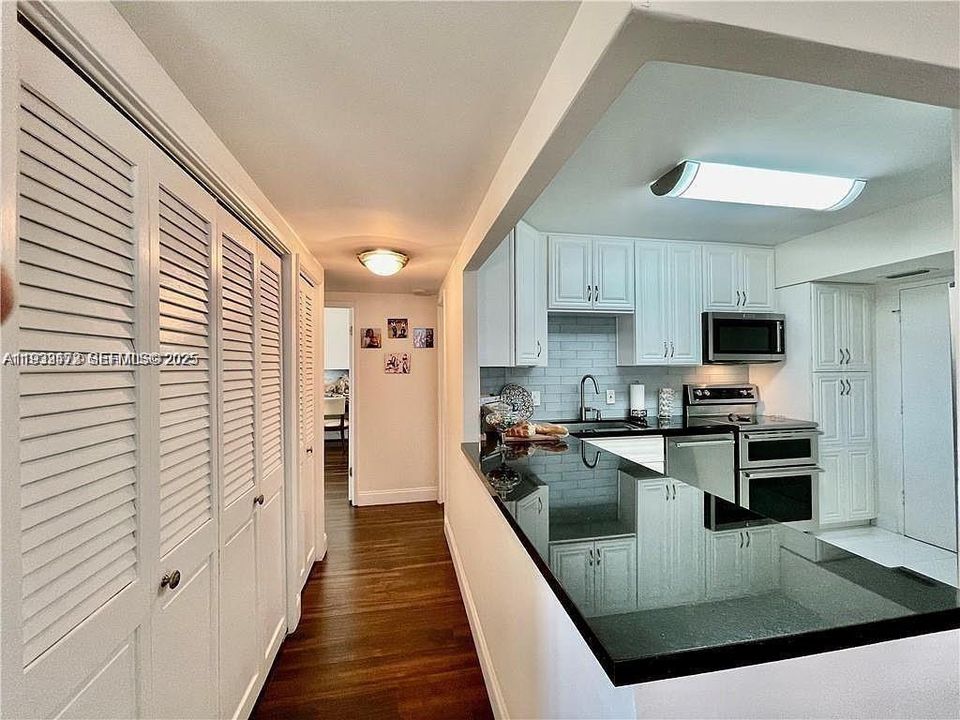 For Sale: $205,000 (2 beds, 2 baths, 1132 Square Feet)