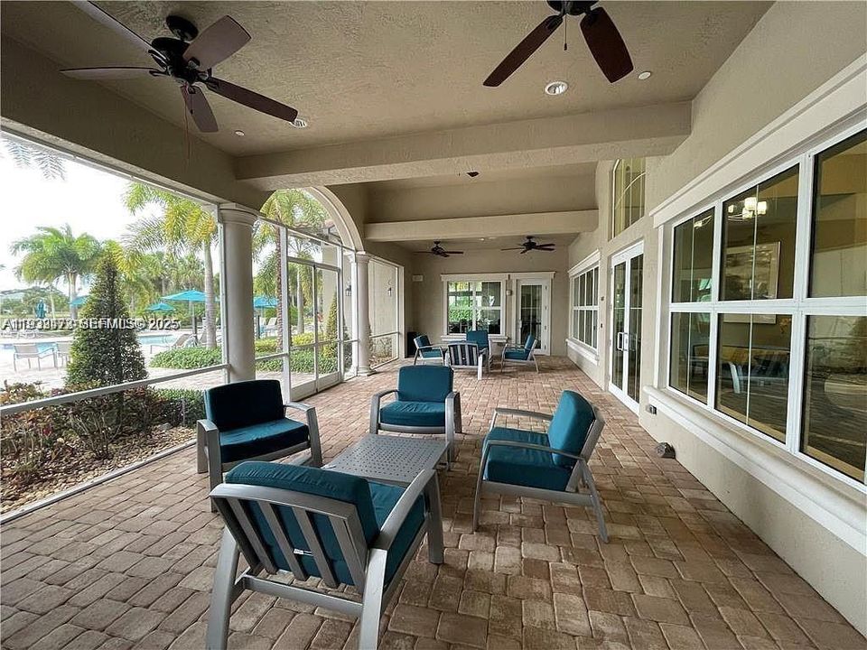 For Sale: $205,000 (2 beds, 2 baths, 1132 Square Feet)