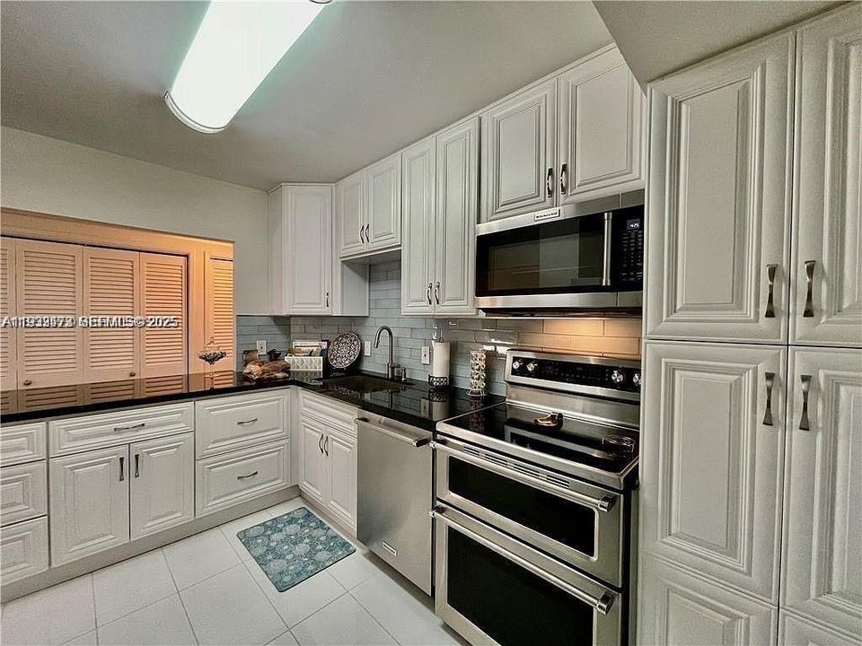 For Sale: $205,000 (2 beds, 2 baths, 1132 Square Feet)
