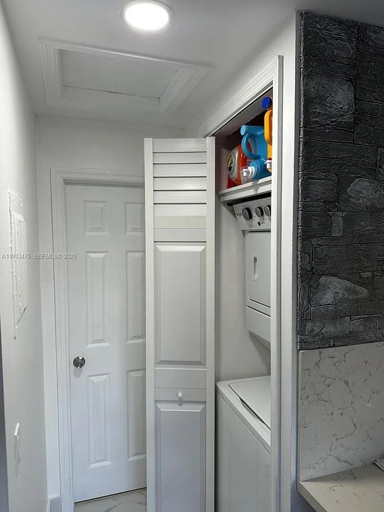 For Rent: $2,700 (2 beds, 2 baths, 885 Square Feet)