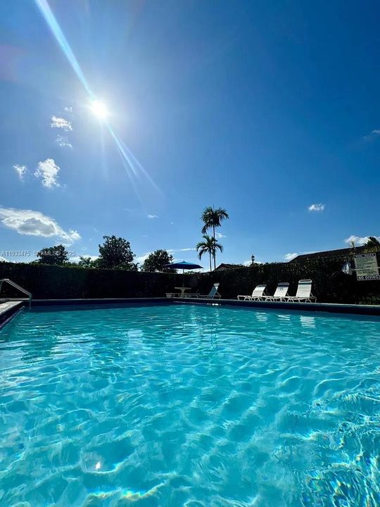 For Rent: $2,700 (2 beds, 2 baths, 885 Square Feet)