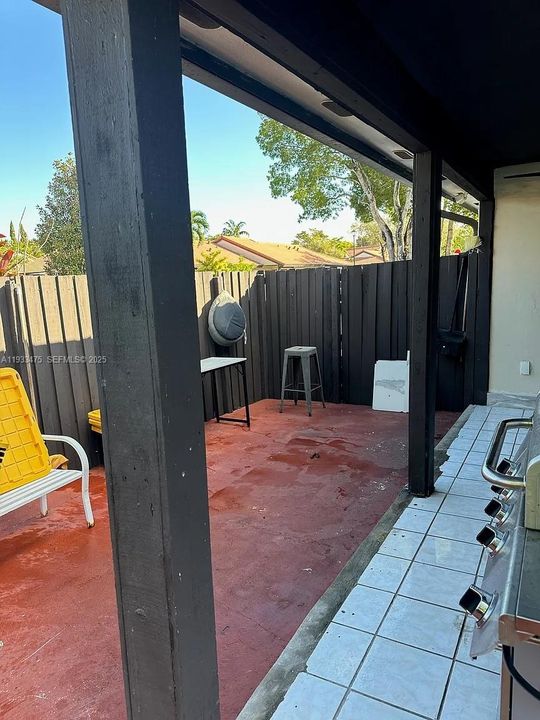 For Rent: $2,700 (2 beds, 2 baths, 885 Square Feet)