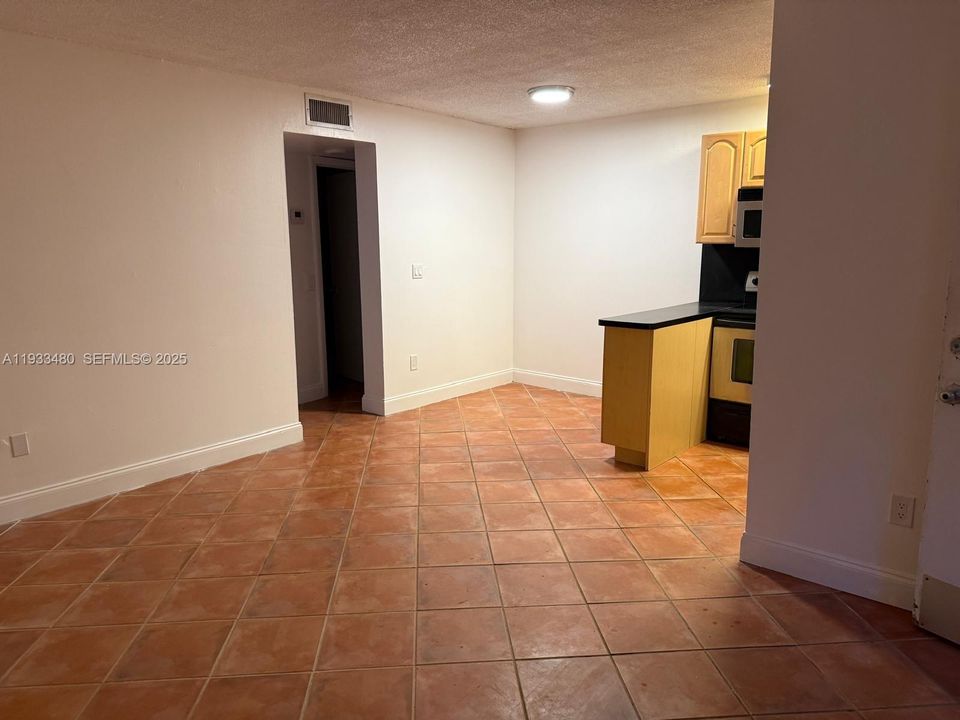 出租: $1,850 (1 贝兹, 1 浴室, 620 平方英尺)