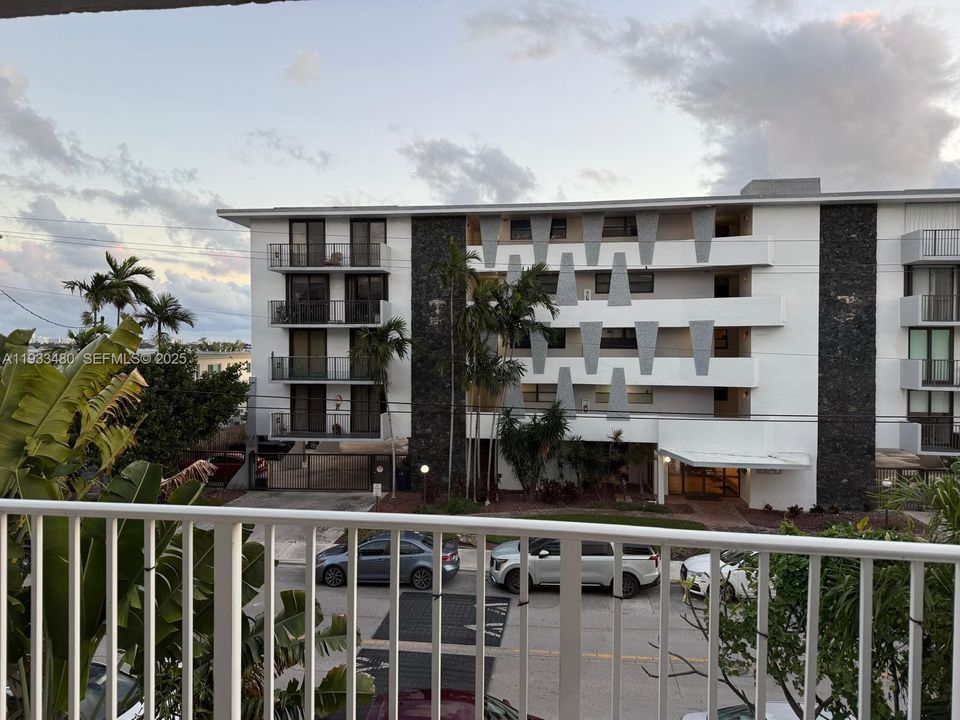 出租: $1,850 (1 贝兹, 1 浴室, 620 平方英尺)