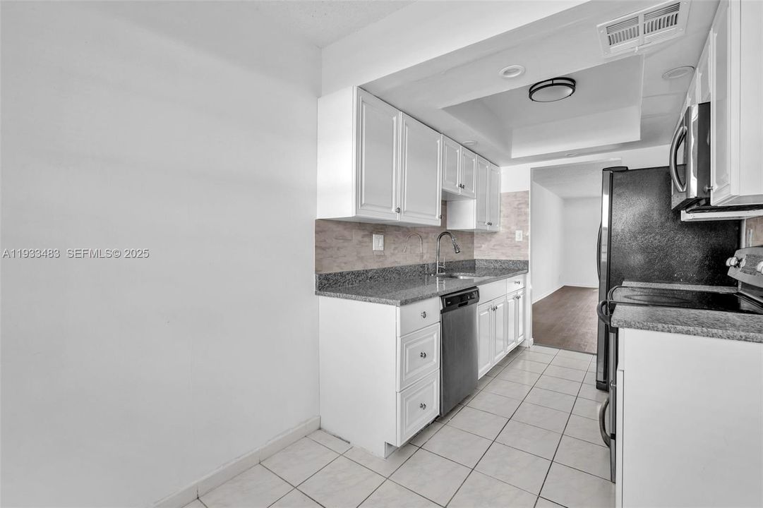For Sale: $194,000 (2 beds, 2 baths, 1002 Square Feet)