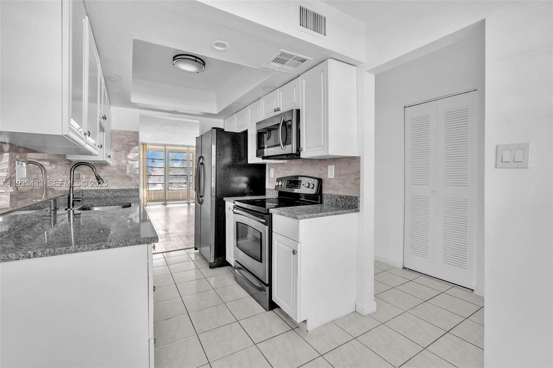 For Sale: $194,000 (2 beds, 2 baths, 1002 Square Feet)