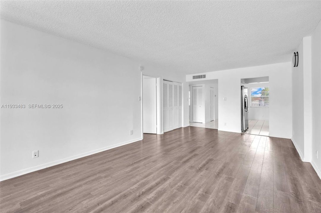 For Sale: $194,000 (2 beds, 2 baths, 1002 Square Feet)