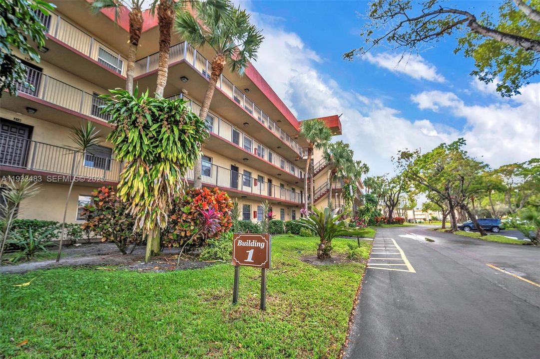 For Sale: $194,000 (2 beds, 2 baths, 1002 Square Feet)