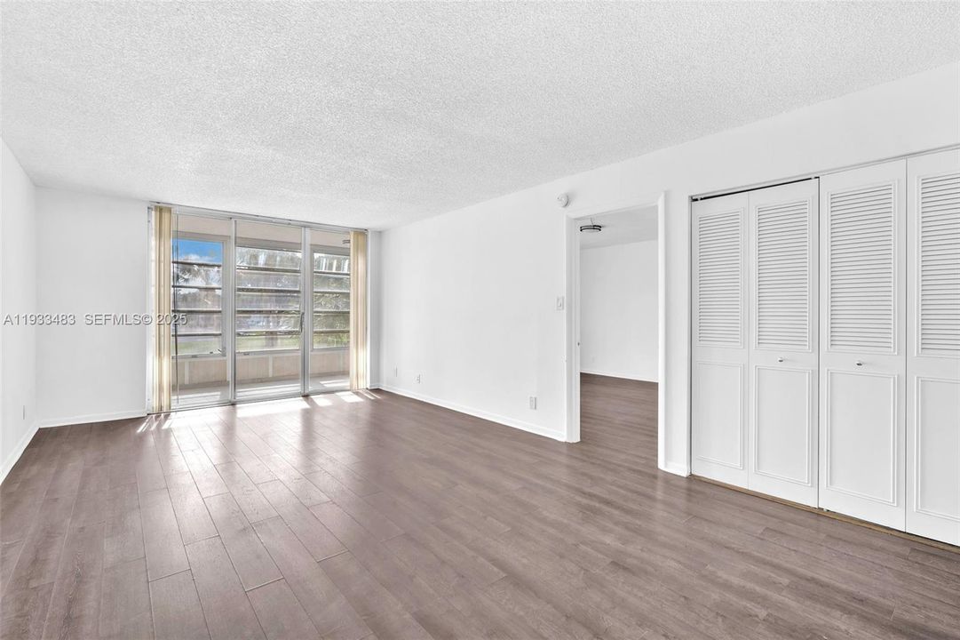 For Sale: $194,000 (2 beds, 2 baths, 1002 Square Feet)