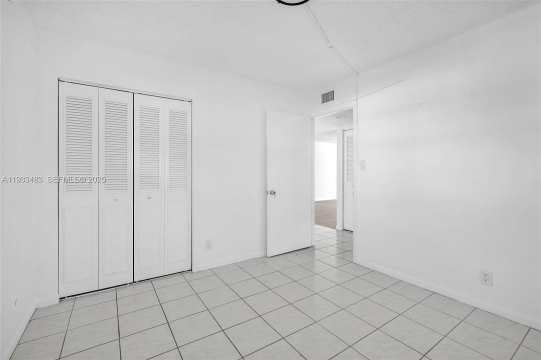 For Sale: $194,000 (2 beds, 2 baths, 1002 Square Feet)