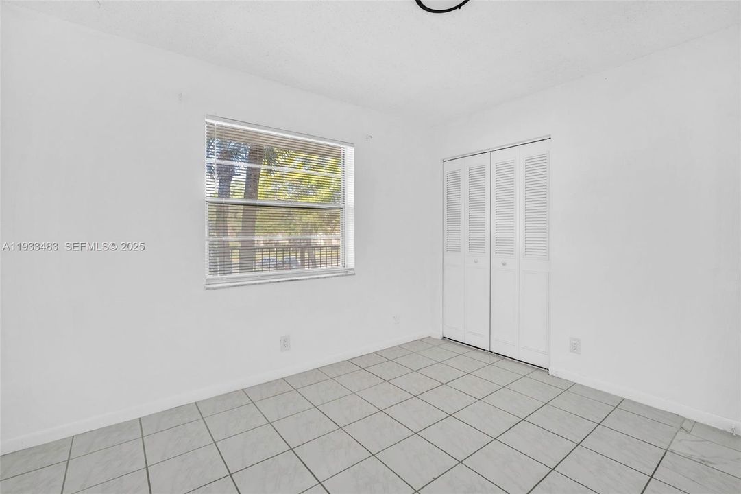 For Sale: $194,000 (2 beds, 2 baths, 1002 Square Feet)