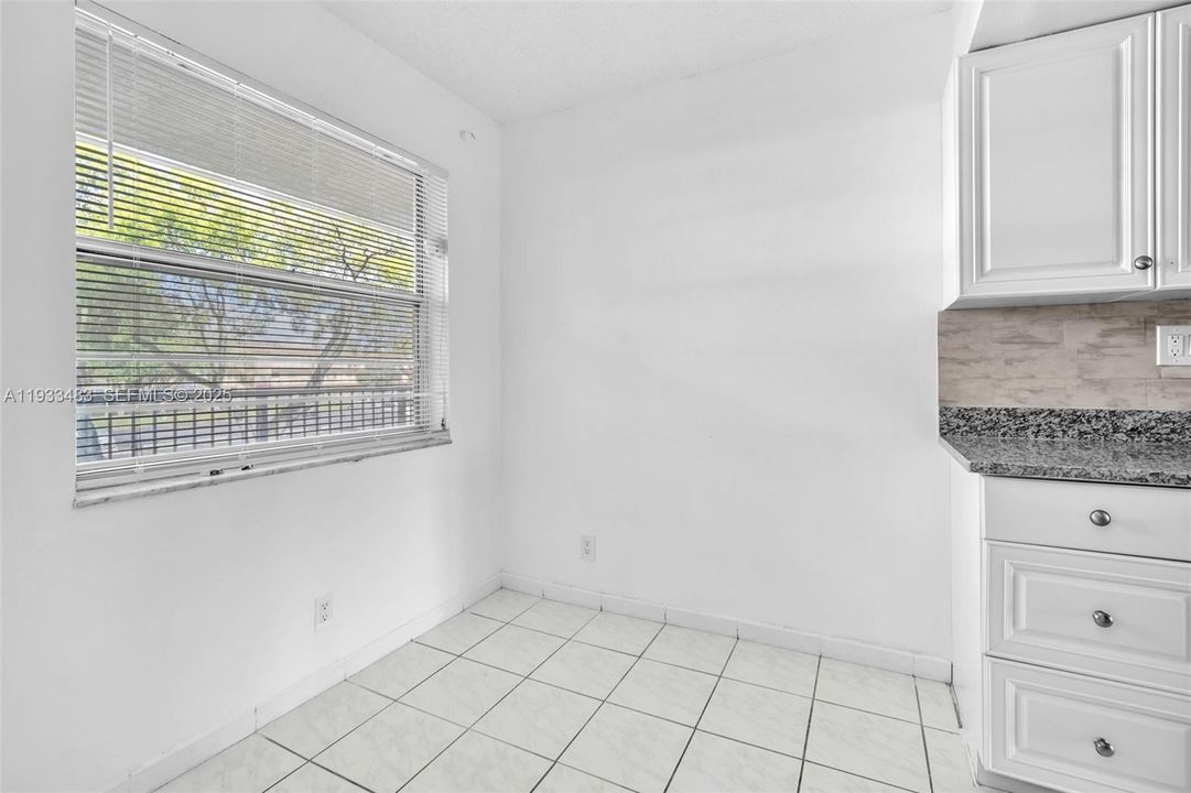 For Sale: $194,000 (2 beds, 2 baths, 1002 Square Feet)