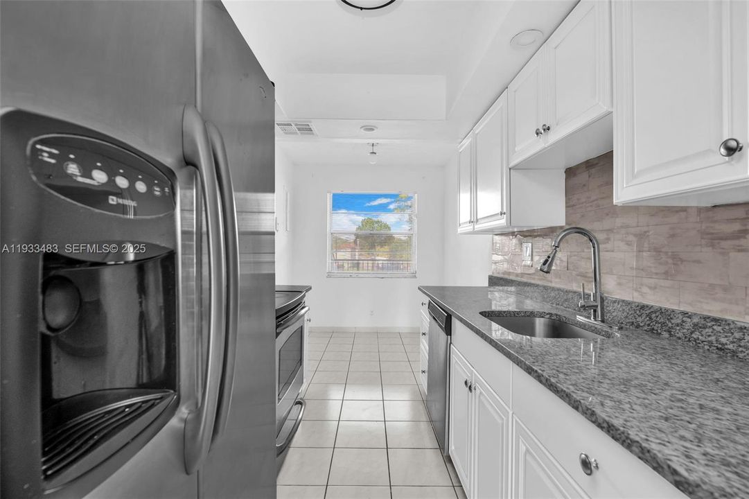 For Sale: $194,000 (2 beds, 2 baths, 1002 Square Feet)