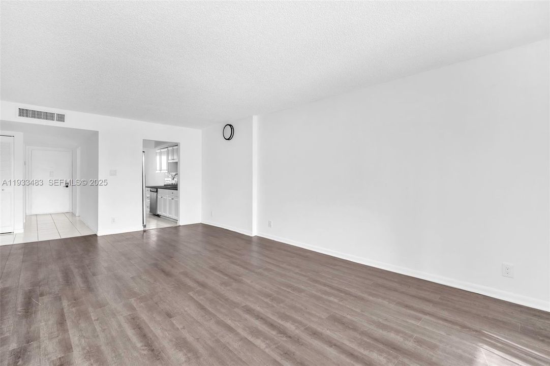 For Sale: $194,000 (2 beds, 2 baths, 1002 Square Feet)