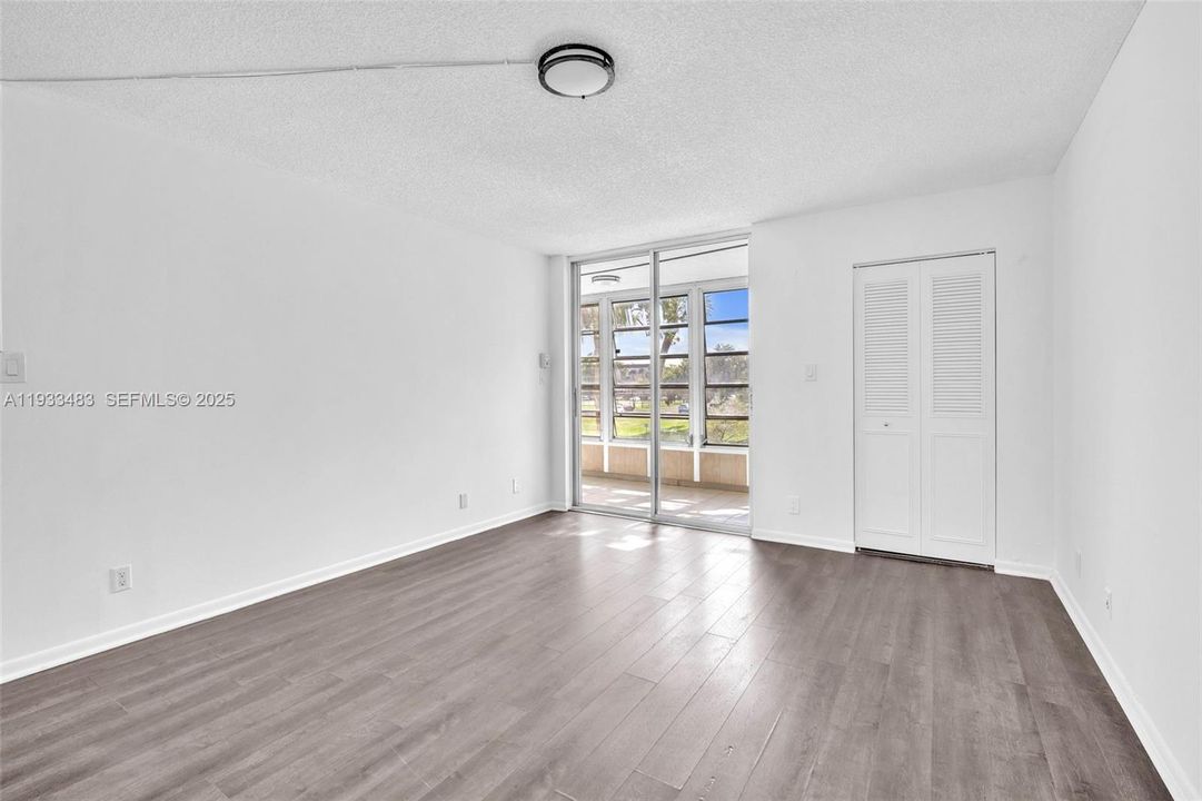 For Sale: $194,000 (2 beds, 2 baths, 1002 Square Feet)