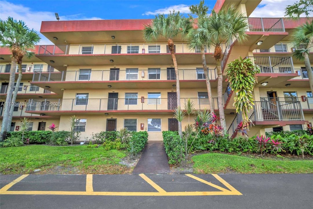 For Sale: $194,000 (2 beds, 2 baths, 1002 Square Feet)