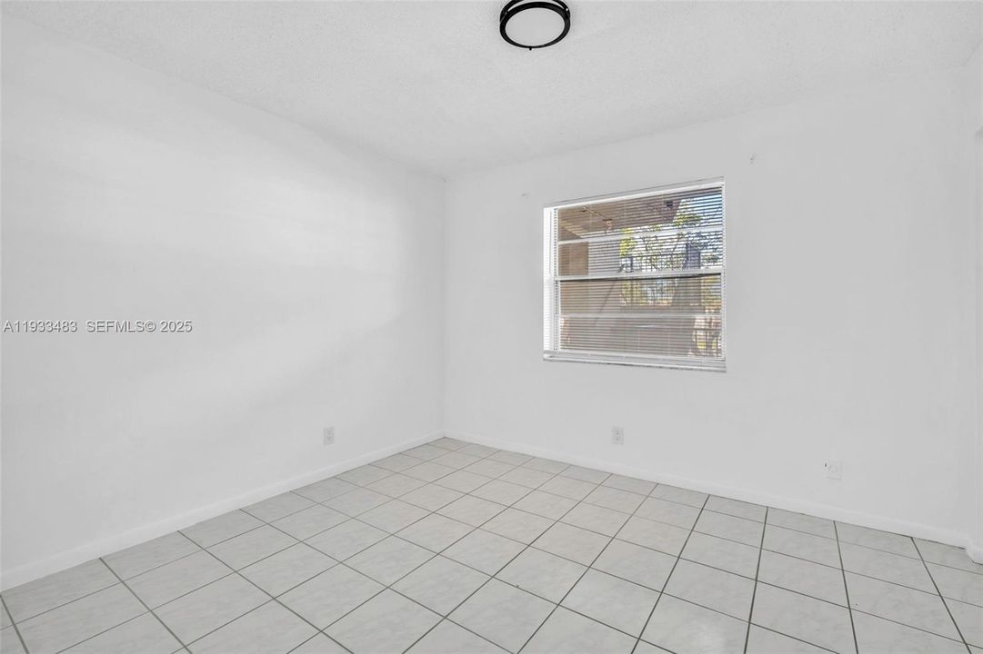 For Sale: $194,000 (2 beds, 2 baths, 1002 Square Feet)