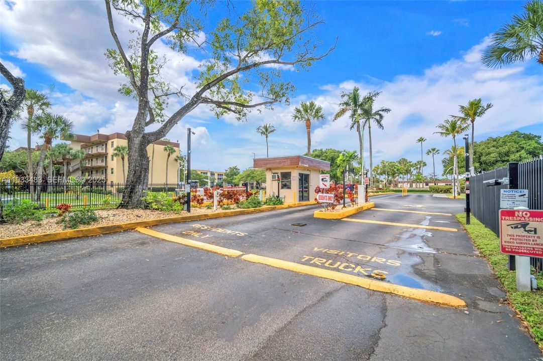 For Sale: $194,000 (2 beds, 2 baths, 1002 Square Feet)