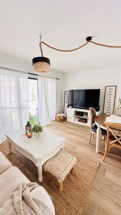 На продажу: $395,000 (3 спален, 2 ванн, 1231 Квадратных фут)