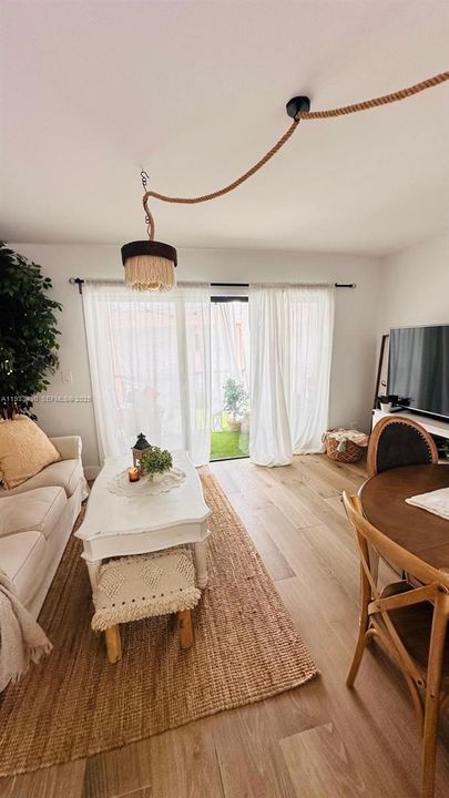 На продажу: $395,000 (3 спален, 2 ванн, 1231 Квадратных фут)