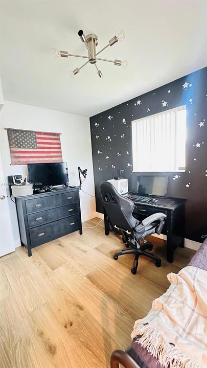 На продажу: $395,000 (3 спален, 2 ванн, 1231 Квадратных фут)