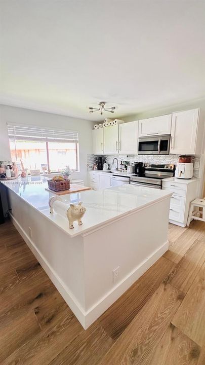 На продажу: $395,000 (3 спален, 2 ванн, 1231 Квадратных фут)