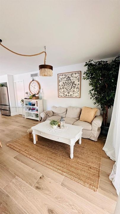 На продажу: $395,000 (3 спален, 2 ванн, 1231 Квадратных фут)