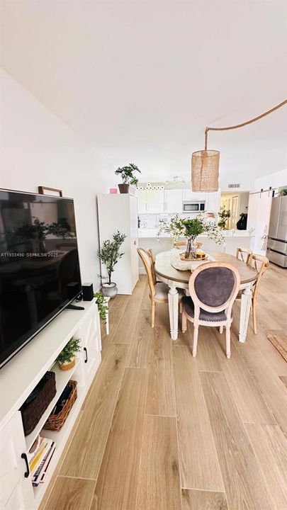 На продажу: $395,000 (3 спален, 2 ванн, 1231 Квадратных фут)