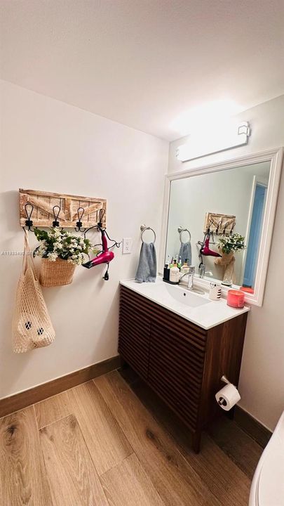 На продажу: $395,000 (3 спален, 2 ванн, 1231 Квадратных фут)